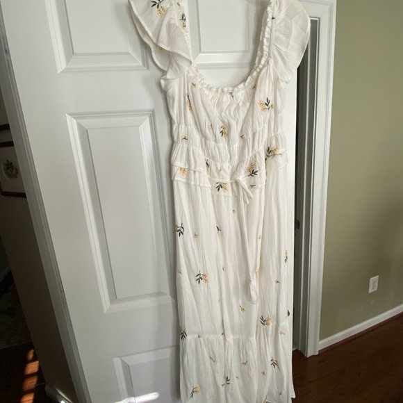 NEW VICI Aeom Hovering Florals Embroidered Midi Dress [XL] - Picture 7 of 9